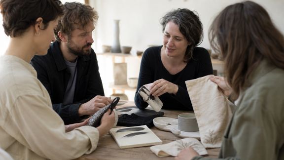 Rencontres croisées : quand les créateurs invitent artisans et artistes locaux
