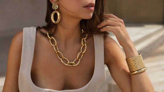 Tendances bijoux XXL : pourquoi ils s'imposent cet été