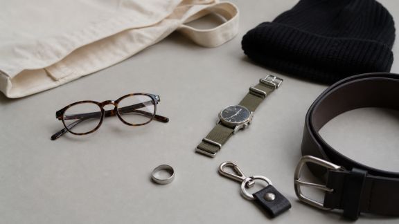 Accessoires unisexes : quand la mode brouille les frontières
