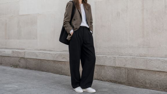 Intégrer des pièces sportswear dans une tenue élégante