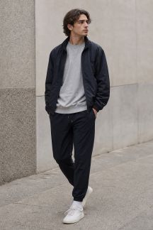 Vêtements sportswear : comment les intégrer à un style urbain masculin
