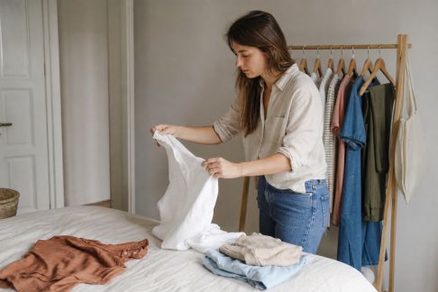 Astuces pour entretenir et prolonger la durée de vie de ses vêtements femme