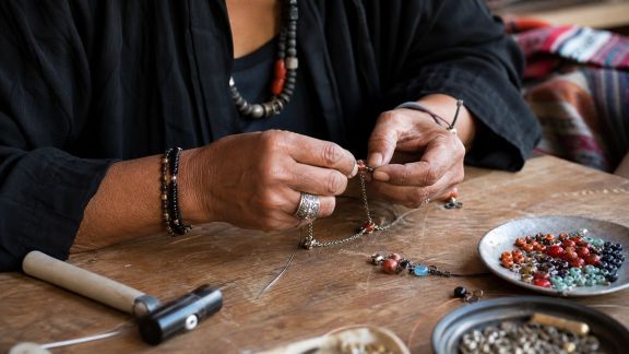 Quand la mode flirte avec l’artisanat du monde : histoires de marques ouvertes sur l’international
