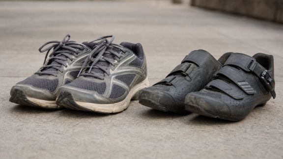 Quelles chaussures privilégier pour les déplacements urbains à vélo ou à pied